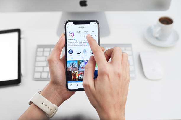 sharing location in Messages on iPhone with a live map card