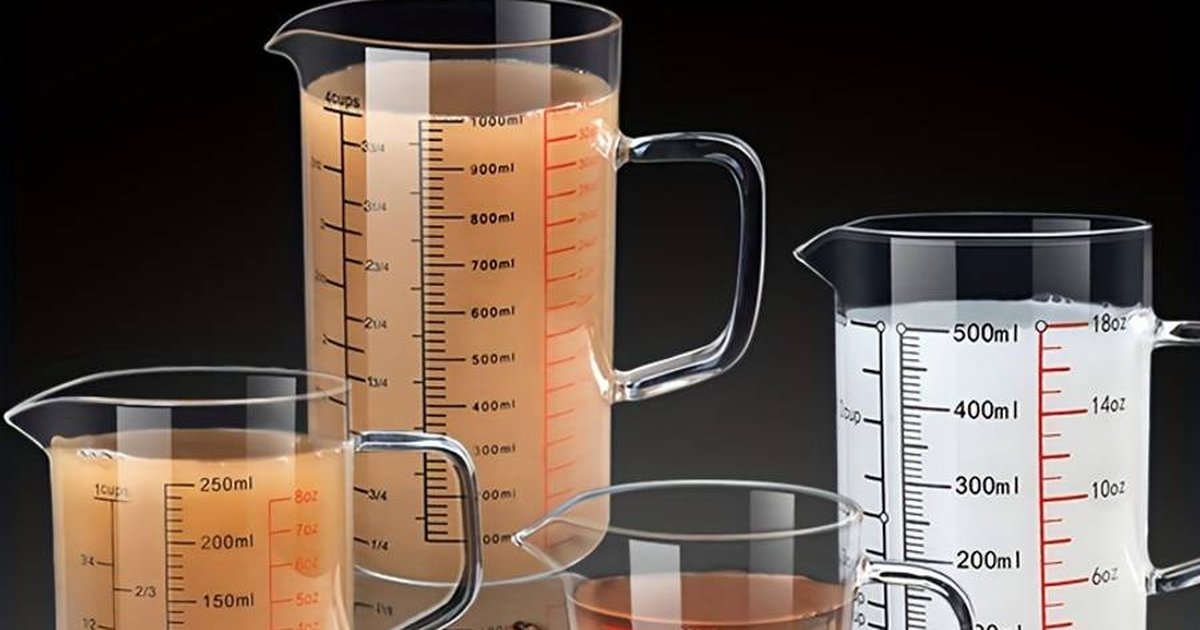 How many cups in a pint: liquid measuring cups showing 2 cups equals 1 pint